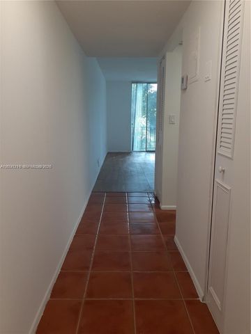 3670 Inverrary Drive 2M, Lauderhill, FL 33319