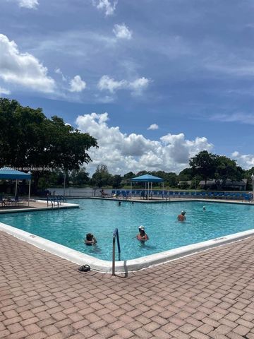 3670 Inverrary Drive 2M, Lauderhill, FL 33319