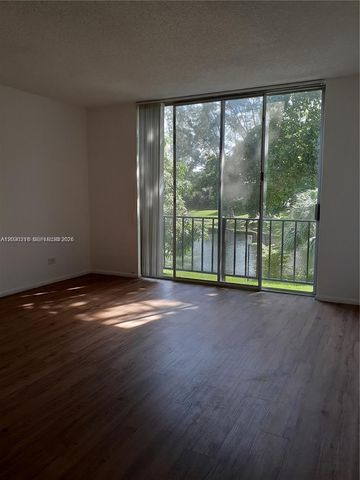 3670 Inverrary Drive 2M, Lauderhill, FL 33319