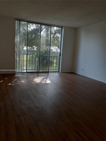3670 Inverrary Drive 2M, Lauderhill, FL 33319