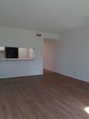 3670 Inverrary Drive 2M, Lauderhill, FL 33319
