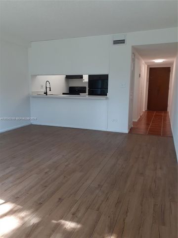 3670 Inverrary Drive 2M, Lauderhill, FL 33319