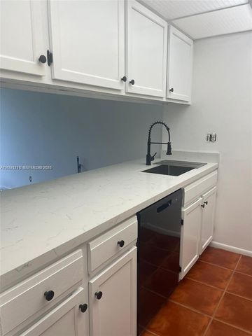 3670 Inverrary Drive 2M, Lauderhill, FL 33319