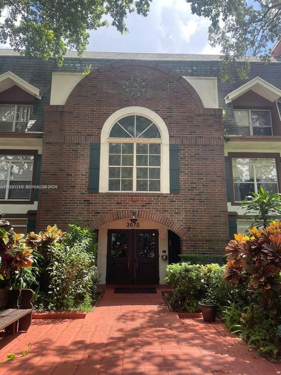 3670 Inverrary Drive 2M, Lauderhill, FL 33319