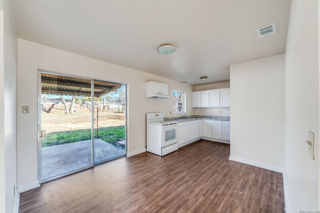 827 Horseshoe, Universal City, TX 78148