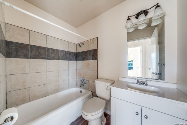 827 Horseshoe, Universal City, TX 78148