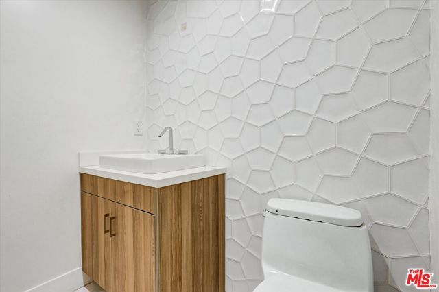 733 N Gramercy Place, Los Angeles, CA 90038