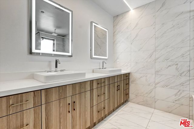 733 N Gramercy Place, Los Angeles, CA 90038