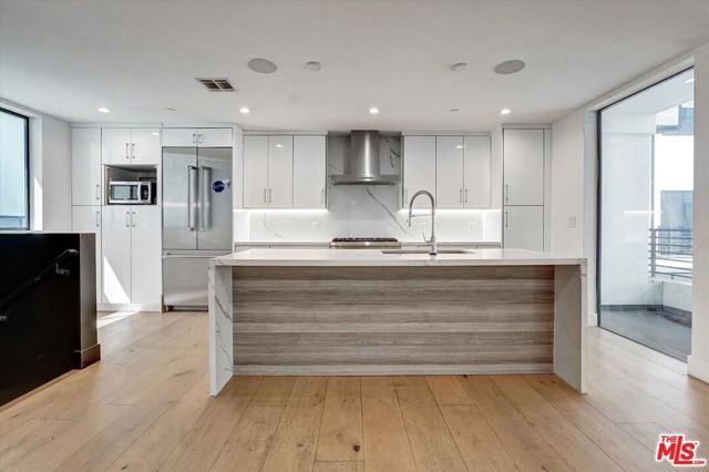 733 N Gramercy Place, Los Angeles, CA 90038