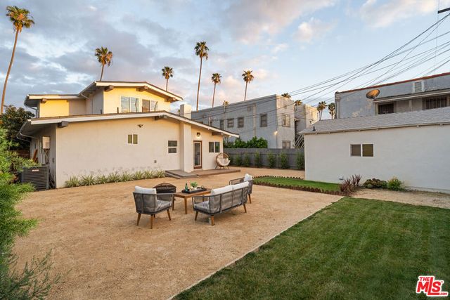 2209 West Boulevard, Los Angeles, CA 90016