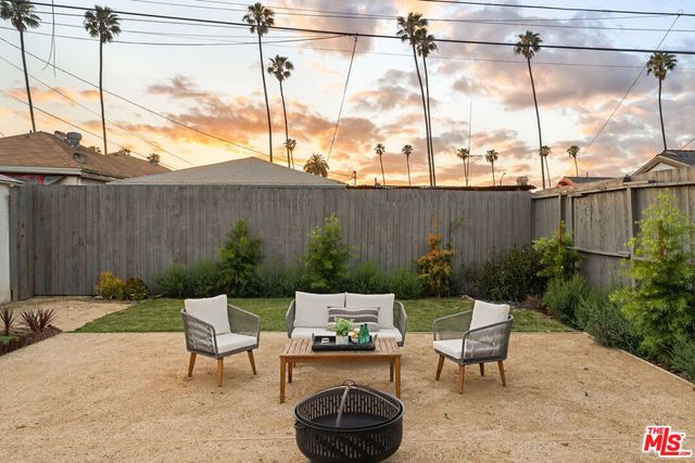 2209 West Boulevard, Los Angeles, CA 90016