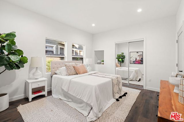 2209 West Boulevard, Los Angeles, CA 90016