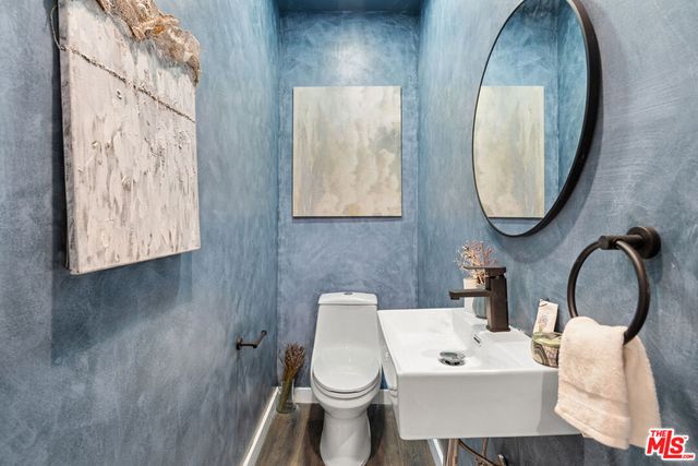 2209 West Boulevard, Los Angeles, CA 90016