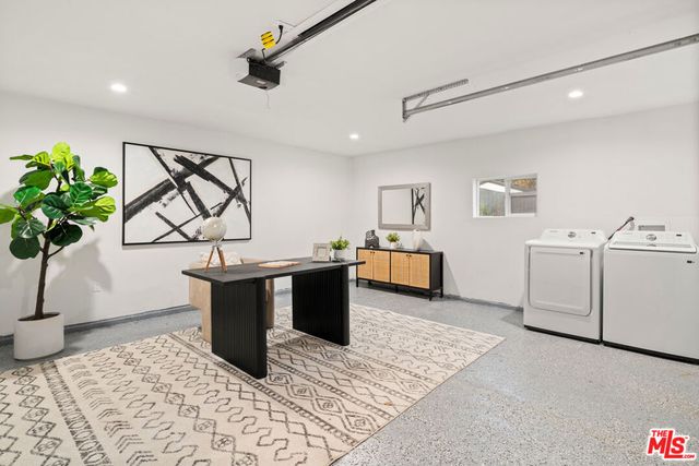 2209 West Boulevard, Los Angeles, CA 90016