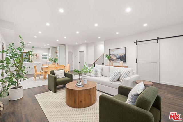 2209 West Boulevard, Los Angeles, CA 90016