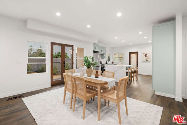 2209 West Boulevard, Los Angeles, CA 90016