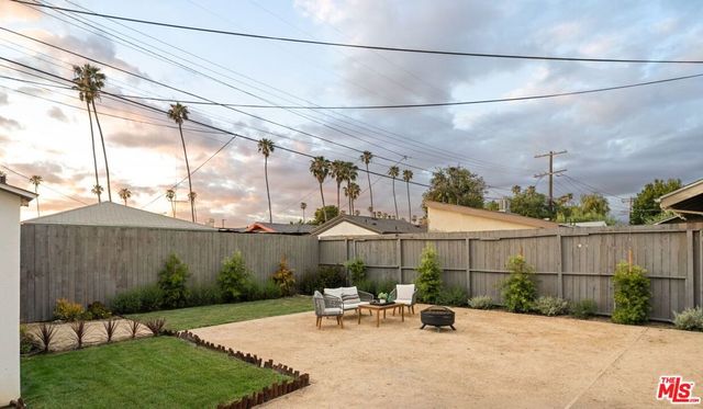 2209 West Boulevard, Los Angeles, CA 90016