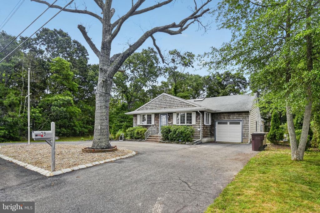 28 CEDAR ST, Bayville, NJ 08721