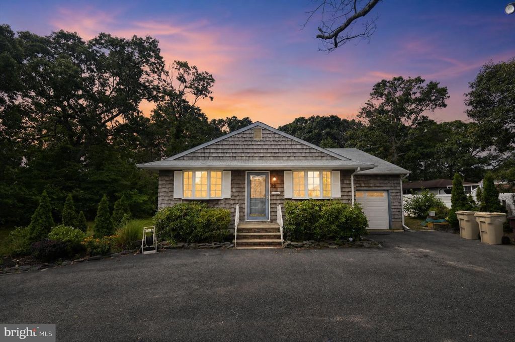 28 CEDAR ST, Bayville, NJ 08721