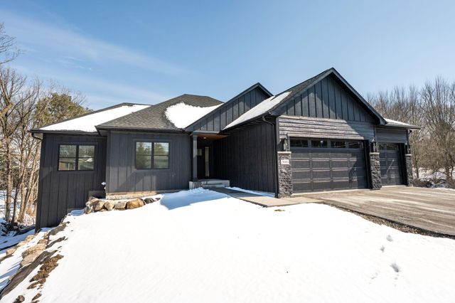 3916 McMenemy Street, Vadnais Heights, MN 55127