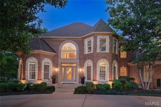 2900 Trafalgar Drive, Town And Country, MO 63131