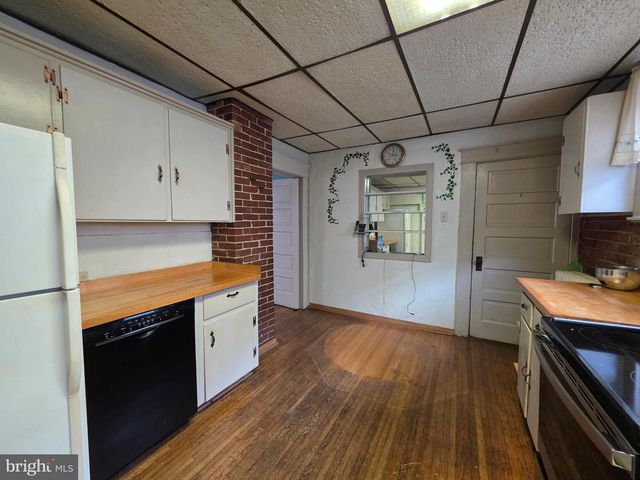 318 S WASHINGTON ST, Berkeley Springs, WV 25411