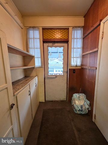 318 S WASHINGTON ST, Berkeley Springs, WV 25411