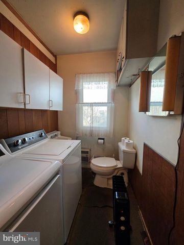 318 S WASHINGTON ST, Berkeley Springs, WV 25411