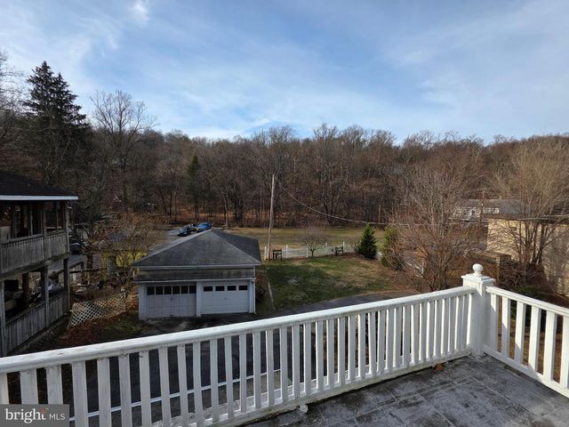 318 S WASHINGTON ST, Berkeley Springs, WV 25411