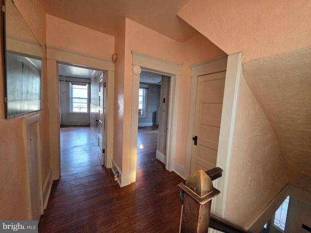 318 S WASHINGTON ST, Berkeley Springs, WV 25411