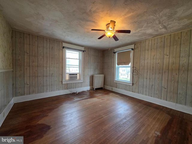 318 S WASHINGTON ST, Berkeley Springs, WV 25411