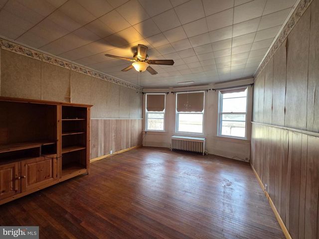 318 S WASHINGTON ST, Berkeley Springs, WV 25411