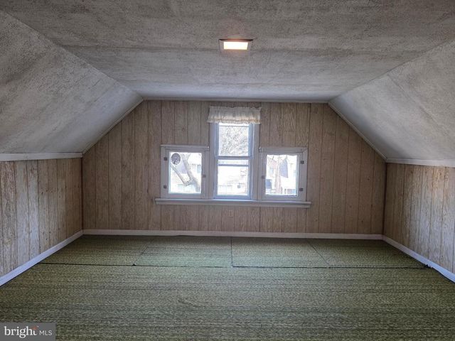 318 S WASHINGTON ST, Berkeley Springs, WV 25411