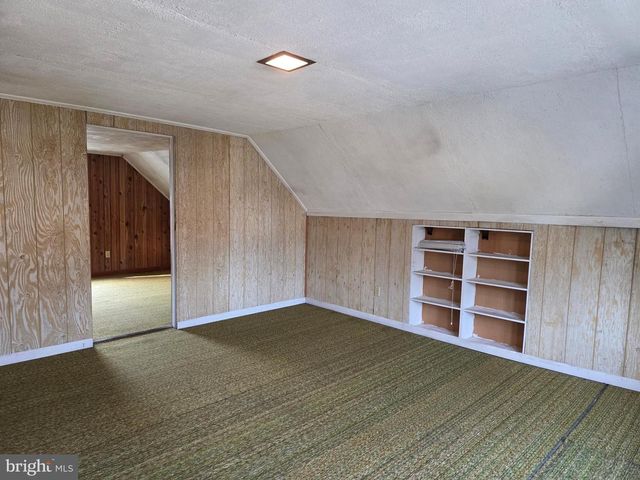 318 S WASHINGTON ST, Berkeley Springs, WV 25411