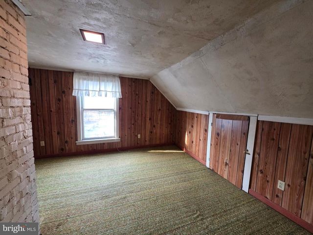 318 S WASHINGTON ST, Berkeley Springs, WV 25411