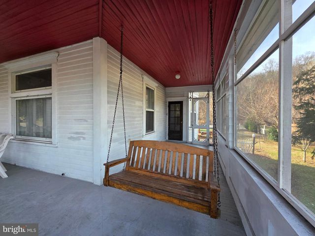 318 S WASHINGTON ST, Berkeley Springs, WV 25411