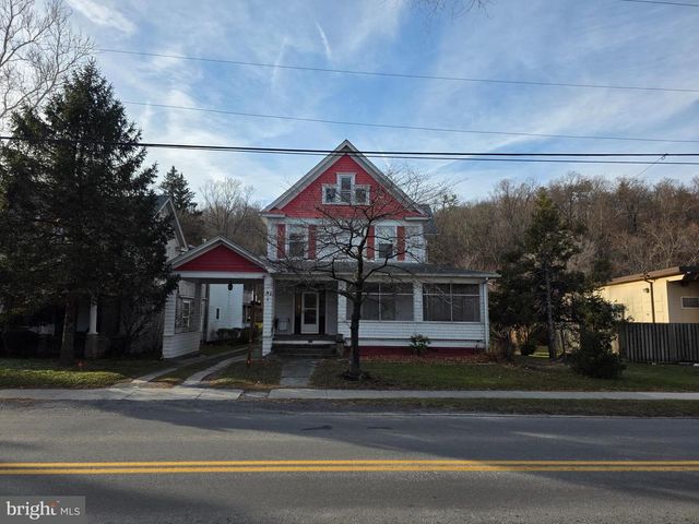 318 S WASHINGTON ST, Berkeley Springs, WV 25411