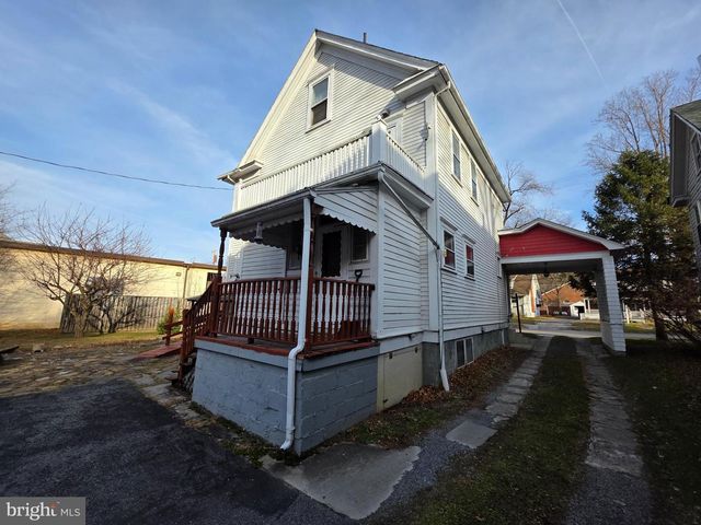 318 S WASHINGTON ST, Berkeley Springs, WV 25411