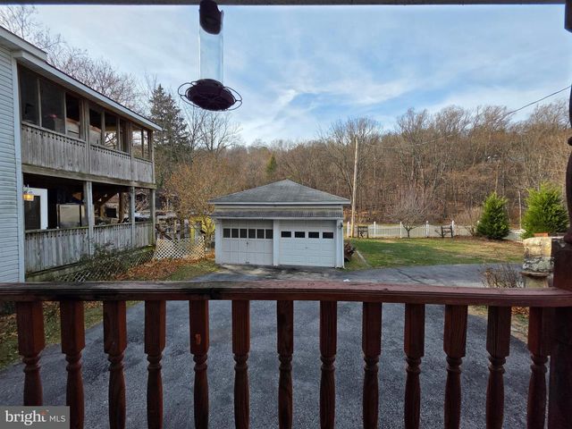 318 S WASHINGTON ST, Berkeley Springs, WV 25411