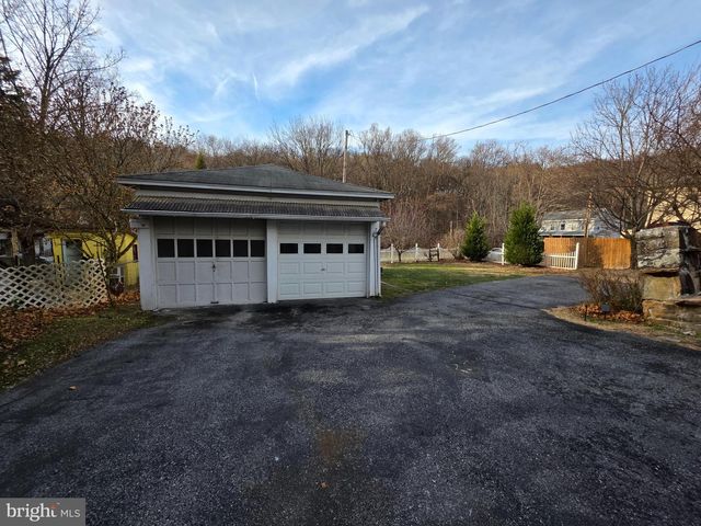 318 S WASHINGTON ST, Berkeley Springs, WV 25411