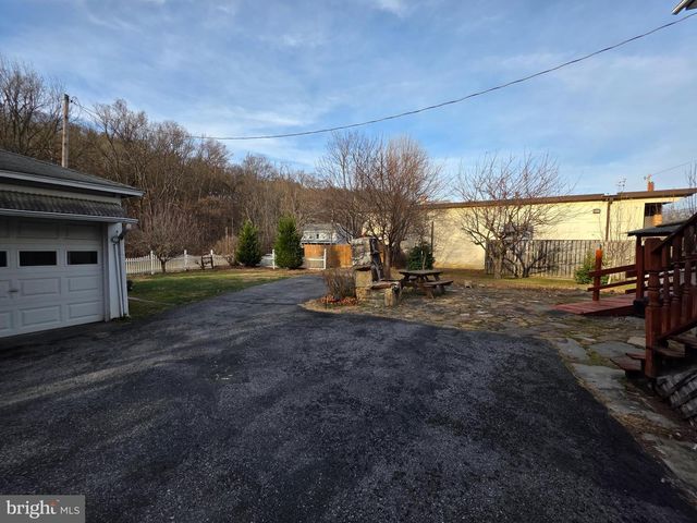 318 S WASHINGTON ST, Berkeley Springs, WV 25411