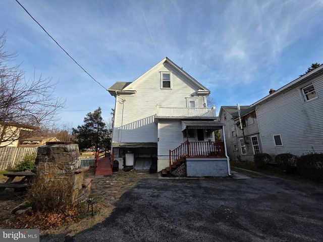 318 S WASHINGTON ST, Berkeley Springs, WV 25411