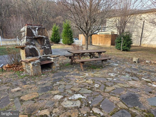 318 S WASHINGTON ST, Berkeley Springs, WV 25411