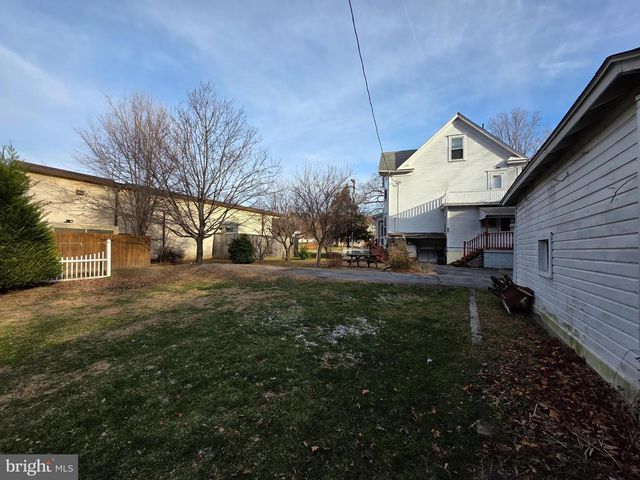 318 S WASHINGTON ST, Berkeley Springs, WV 25411