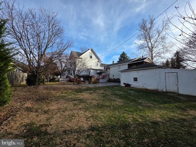 318 S WASHINGTON ST, Berkeley Springs, WV 25411