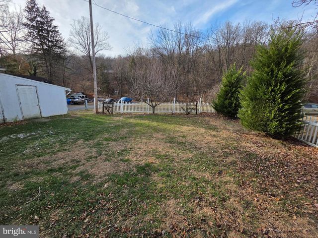 318 S WASHINGTON ST, Berkeley Springs, WV 25411