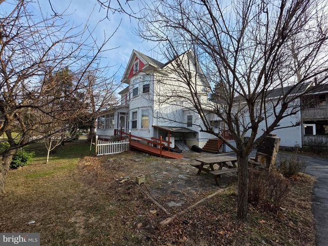 318 S WASHINGTON ST, Berkeley Springs, WV 25411