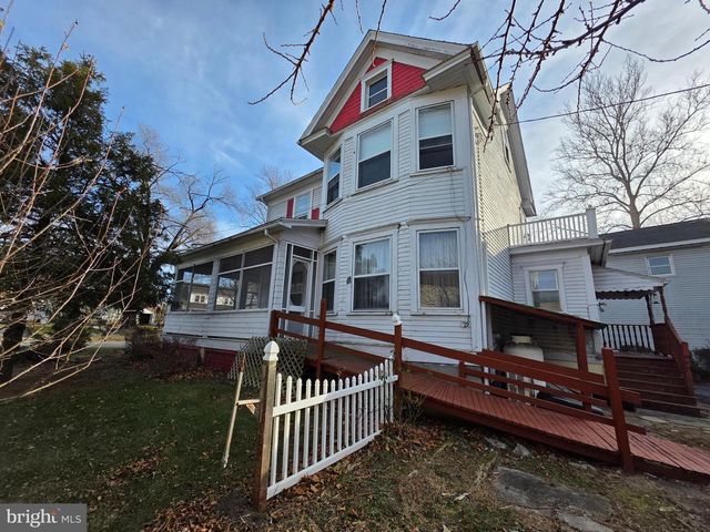 318 S WASHINGTON ST, Berkeley Springs, WV 25411