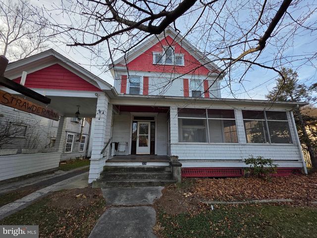 318 S WASHINGTON ST, Berkeley Springs, WV 25411