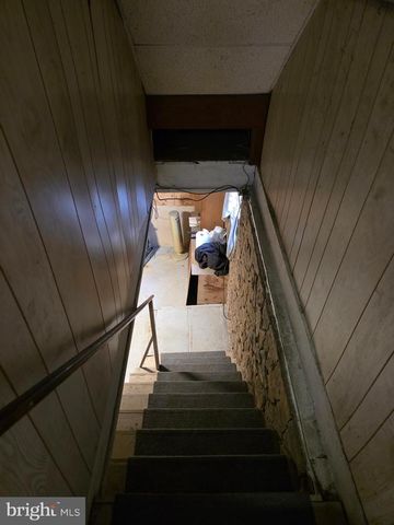 318 S WASHINGTON ST, Berkeley Springs, WV 25411